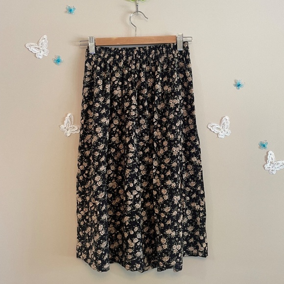 Cottagecore Rose Midi Skirt with Button Front - Picture 3 of 3